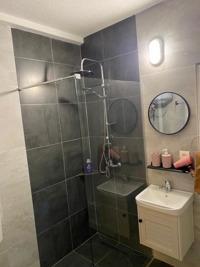 Zani Hostel Призрен Екстериор снимка